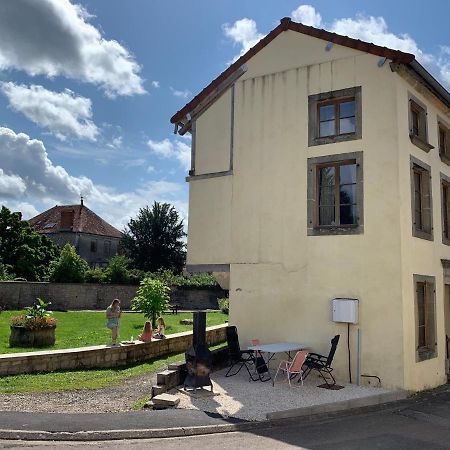 Petit Chateau Melay Buitenkant foto