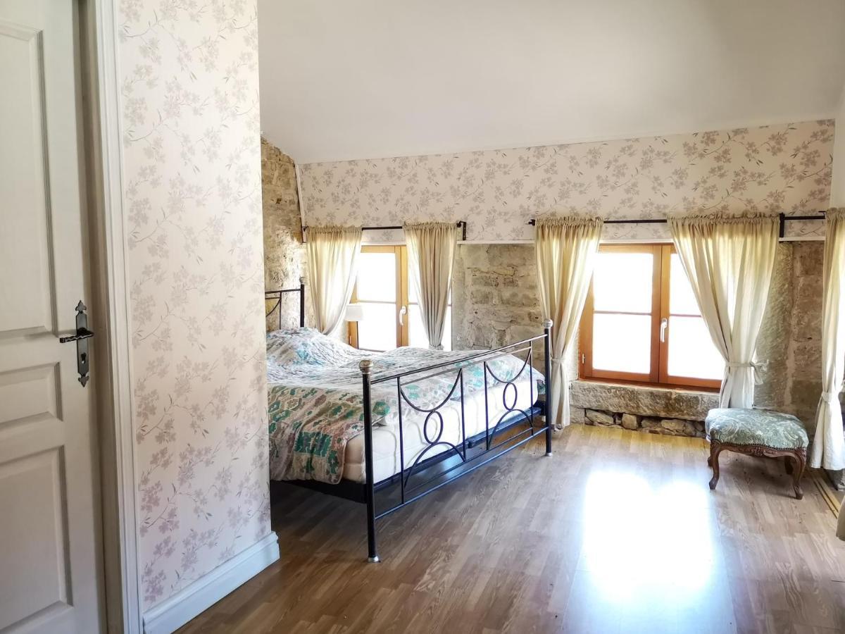 Petit Chateau Melay Buitenkant foto