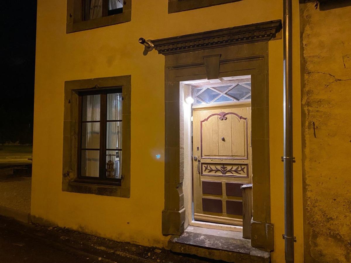 Petit Chateau Melay Buitenkant foto